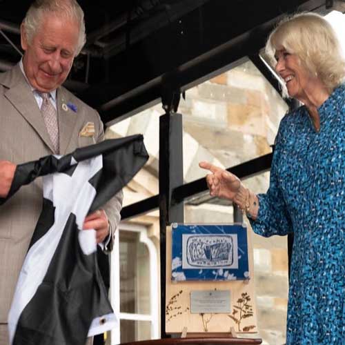 King Charles and Queen Camilla unveiling bespoke award crafted by More Awards