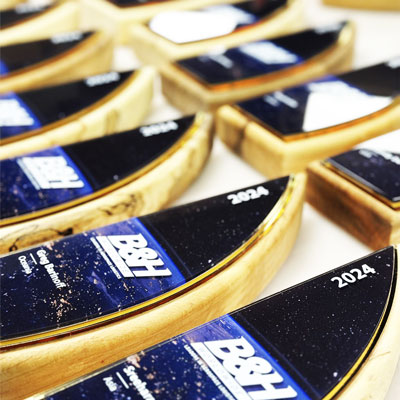 Maritime-inspired sail-shaped trophy with gold detail